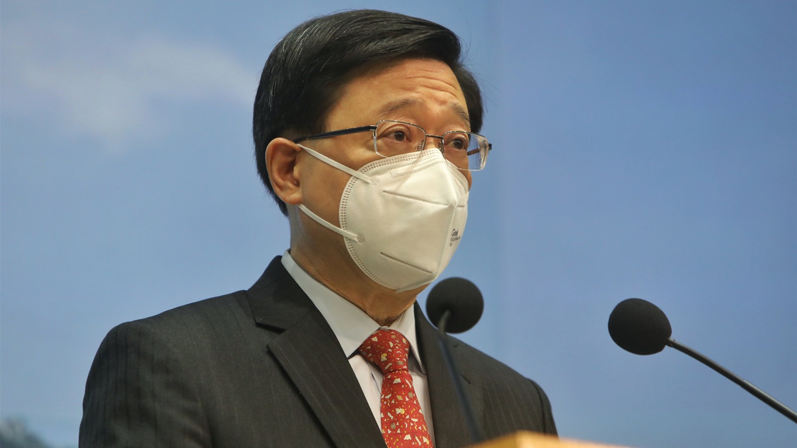 李家超：正積極研究調整入境檢疫安排　冀減少到港人士不便